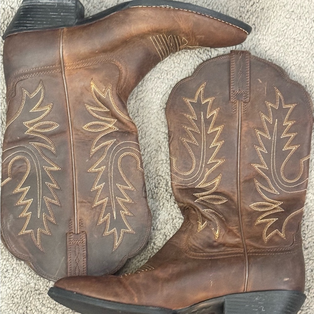 Ariat Leather Western Boots, Women’s Size 8
Brown Western Cowboy Boots